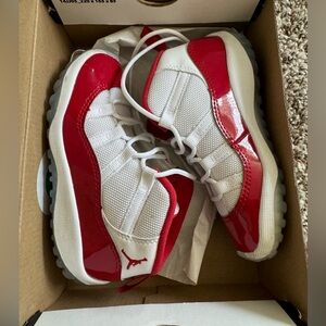 Jordan 11 retro “cherry” size 9 for Toddler